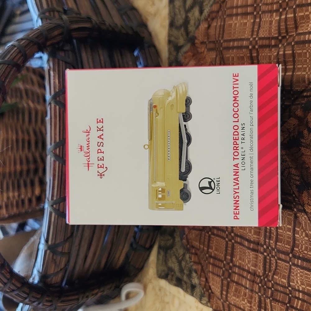 Hallmark Ornament Pennsylvania Torpedo Locomotive Lionel Trains